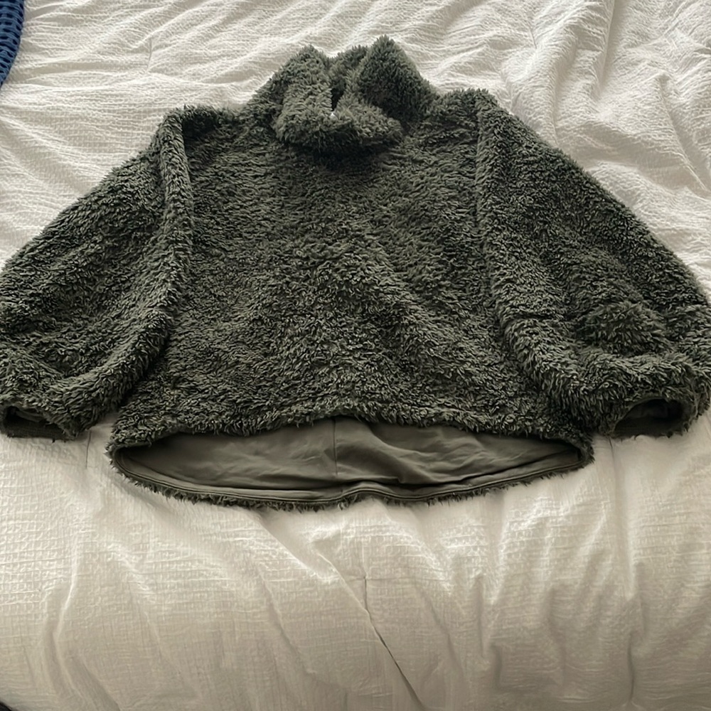 Lululemon Sherpa cowl neck pullover green size m/